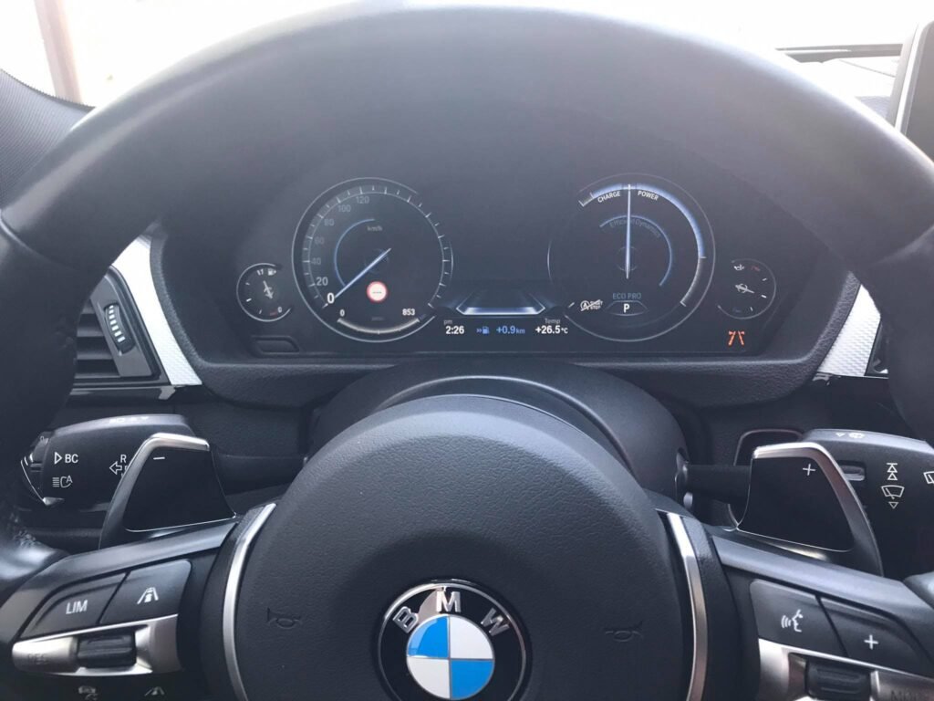 Compteur Black Panel 100% digital sur la BMW série 3 F30 de 2012