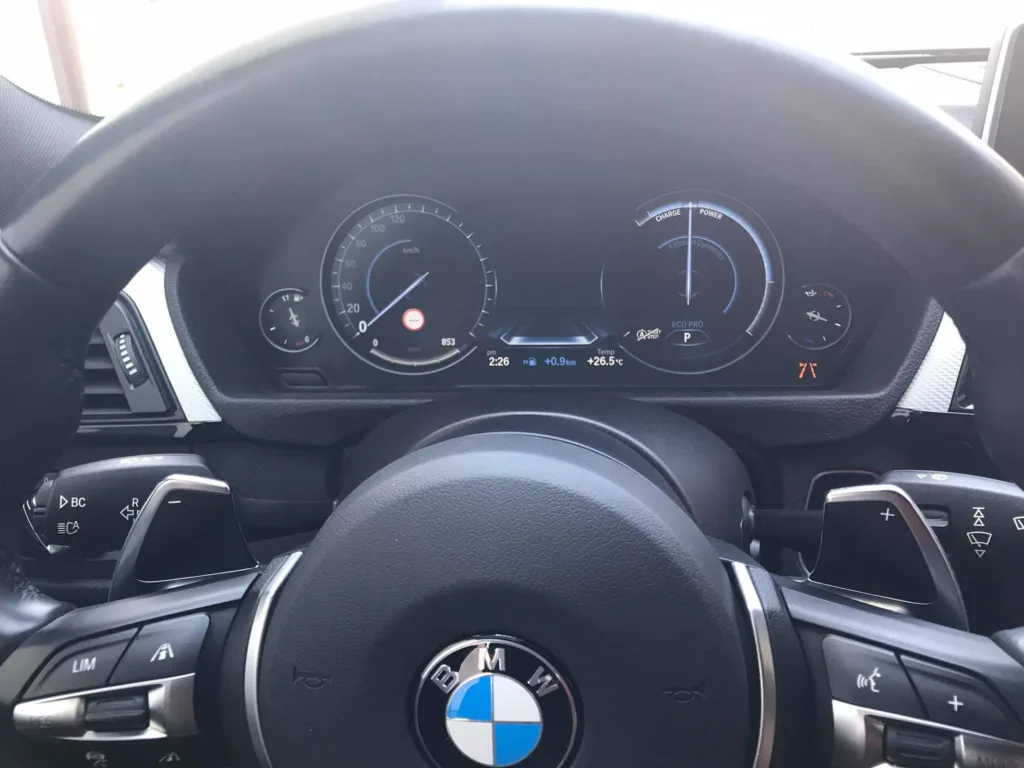 Compteur Black Panel 100% digital sur la BMW série 3 F30 de 2012