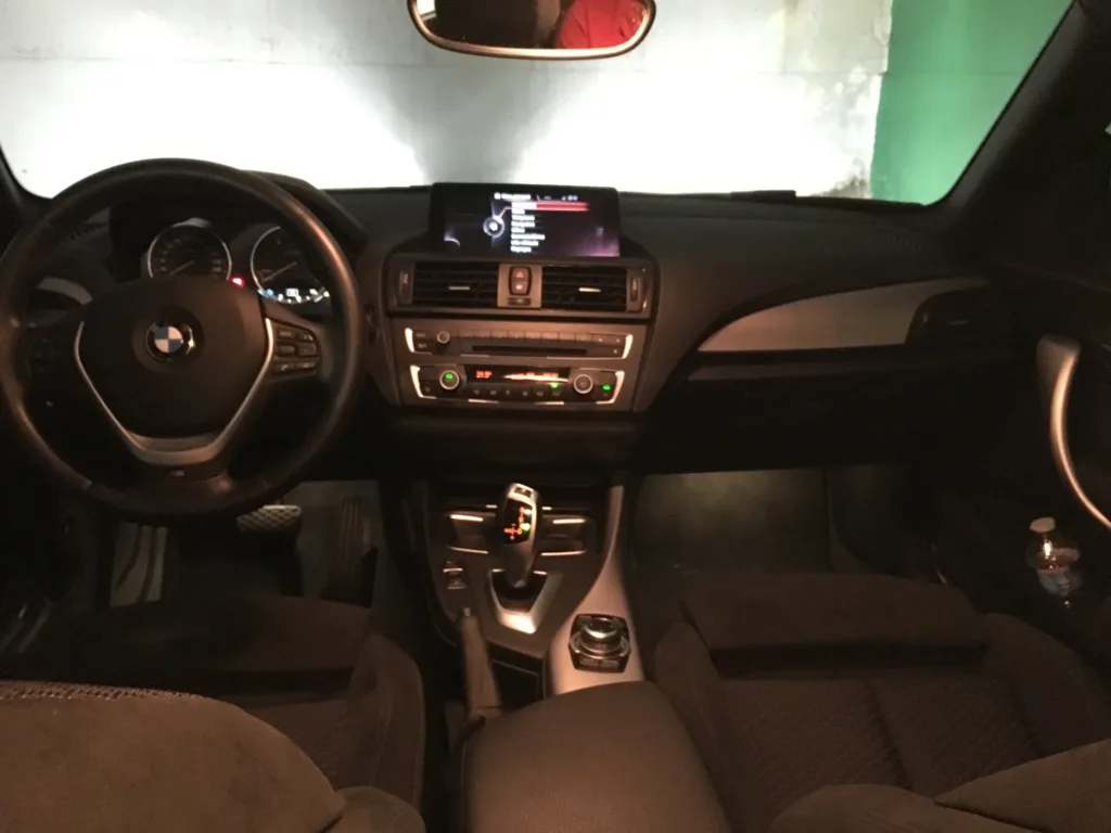 Volant BMW M Sport II à trois branches avec palettes, sur la Série 120D coupé – F21 pack M