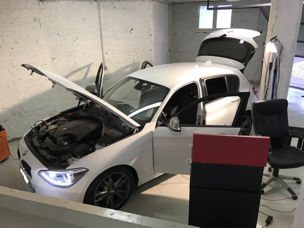 BMW M135i du 10-2012 avec Retrofits de 8 options catalogue BMW + une mise à jour complète du véhicule