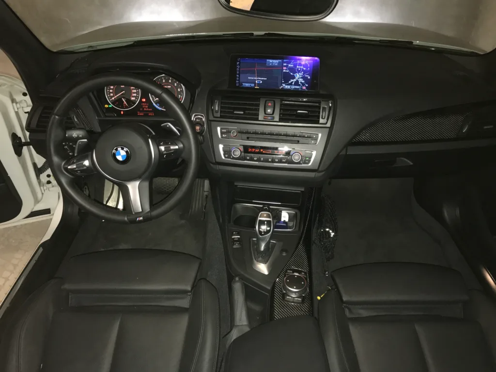 BMW M135i du 10-2012 avec Retrofits de 8 options catalogue BMW + une mise à jour complète du véhicule