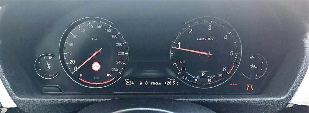 Compteur Black Panel 100% digital sur la BMW série 3 F30 de 2012