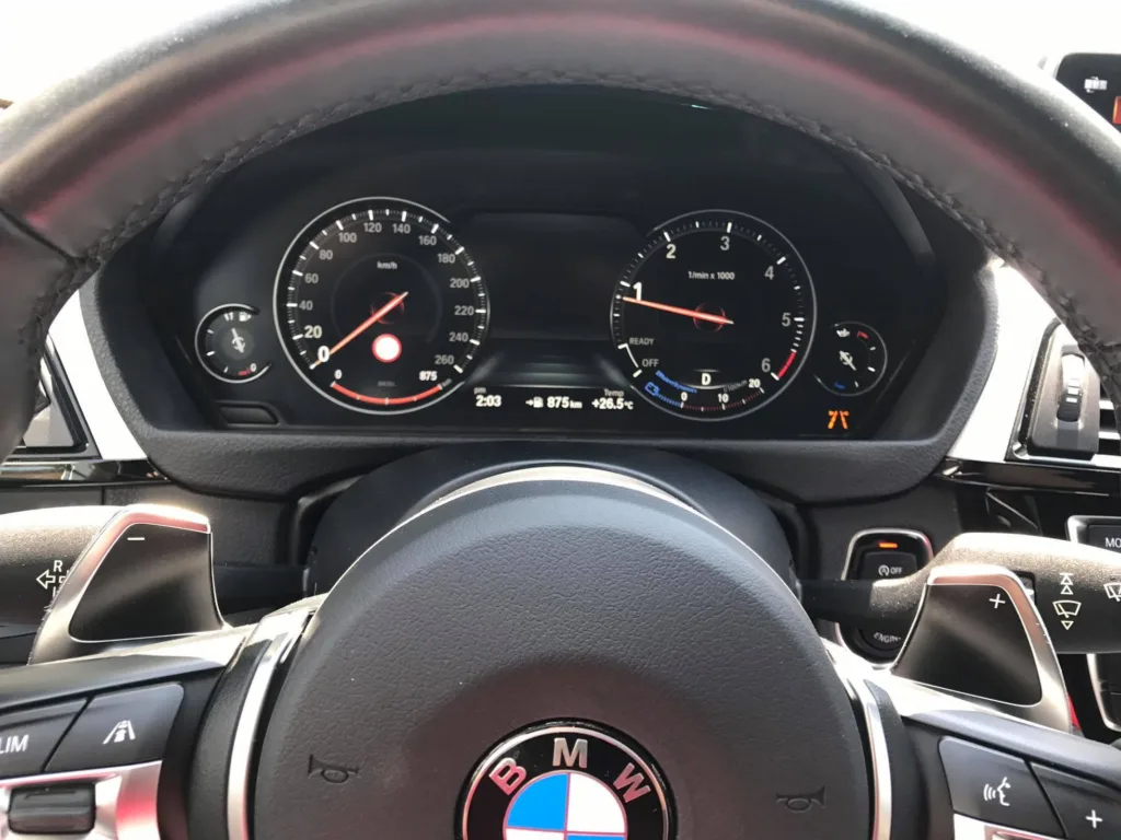 Compteur Black Panel 100% digital sur la BMW série 3 F30 de 2012
