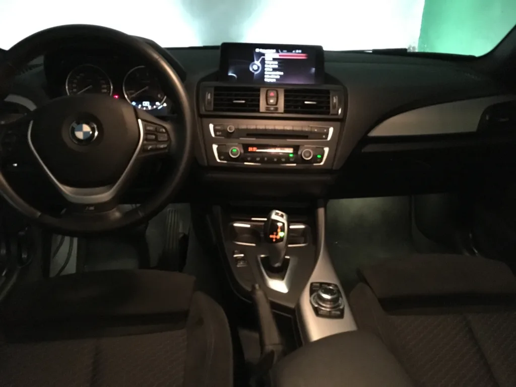 Volant BMW M Sport II à trois branches avec palettes, sur la Série 120D coupé – F21 pack M